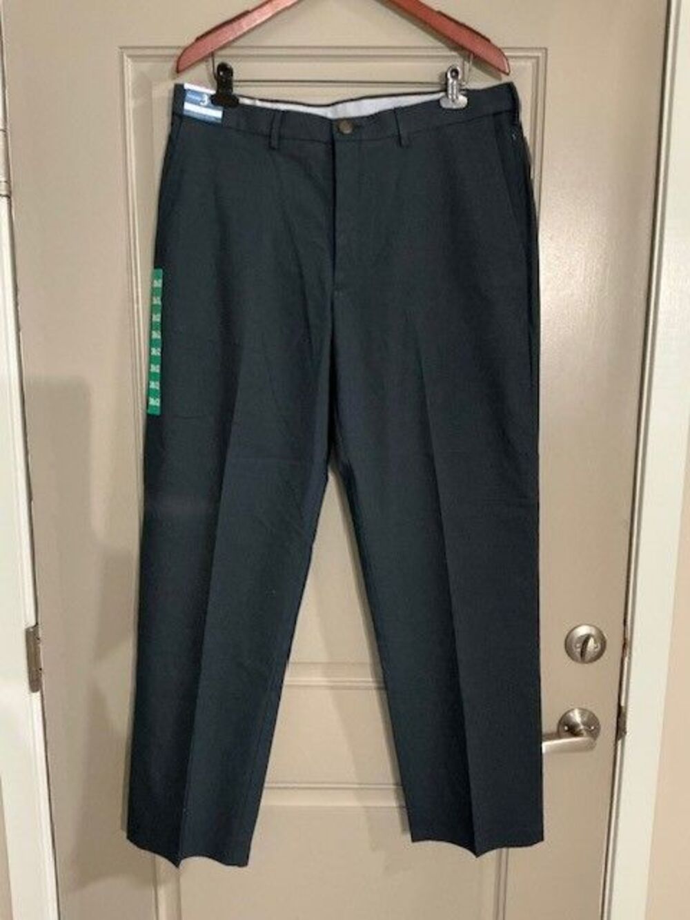 Haggar Men's Classic Fit Premium Non-Iron Hidden Comfort Midnight blue Sz 38x32